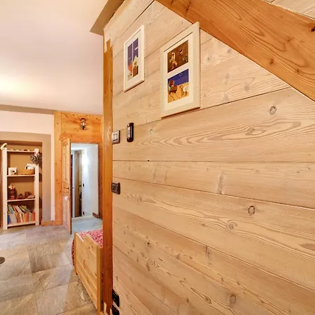 Maison Grange 4 *
